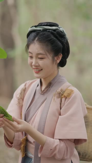 电影：灾荒年，小农女有满仓鱼肉